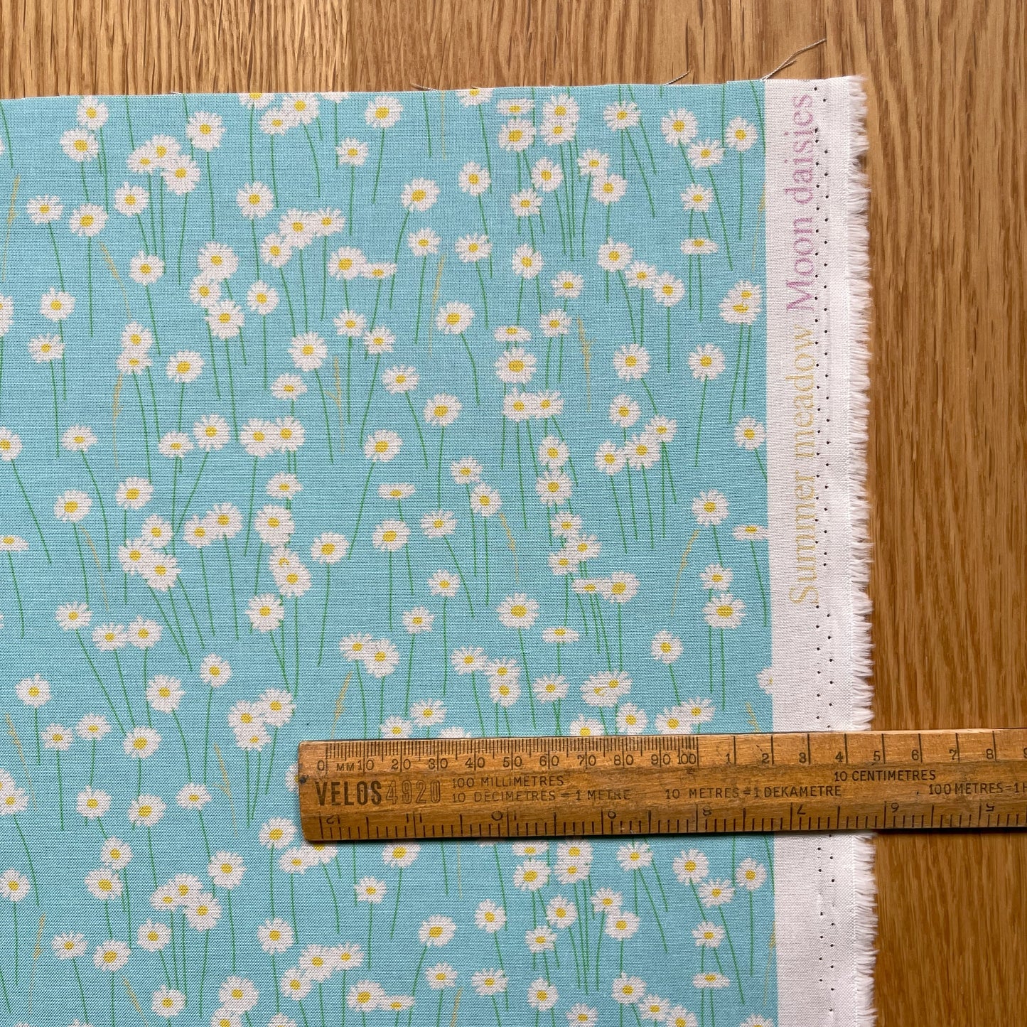 Moon daisies fat quarter