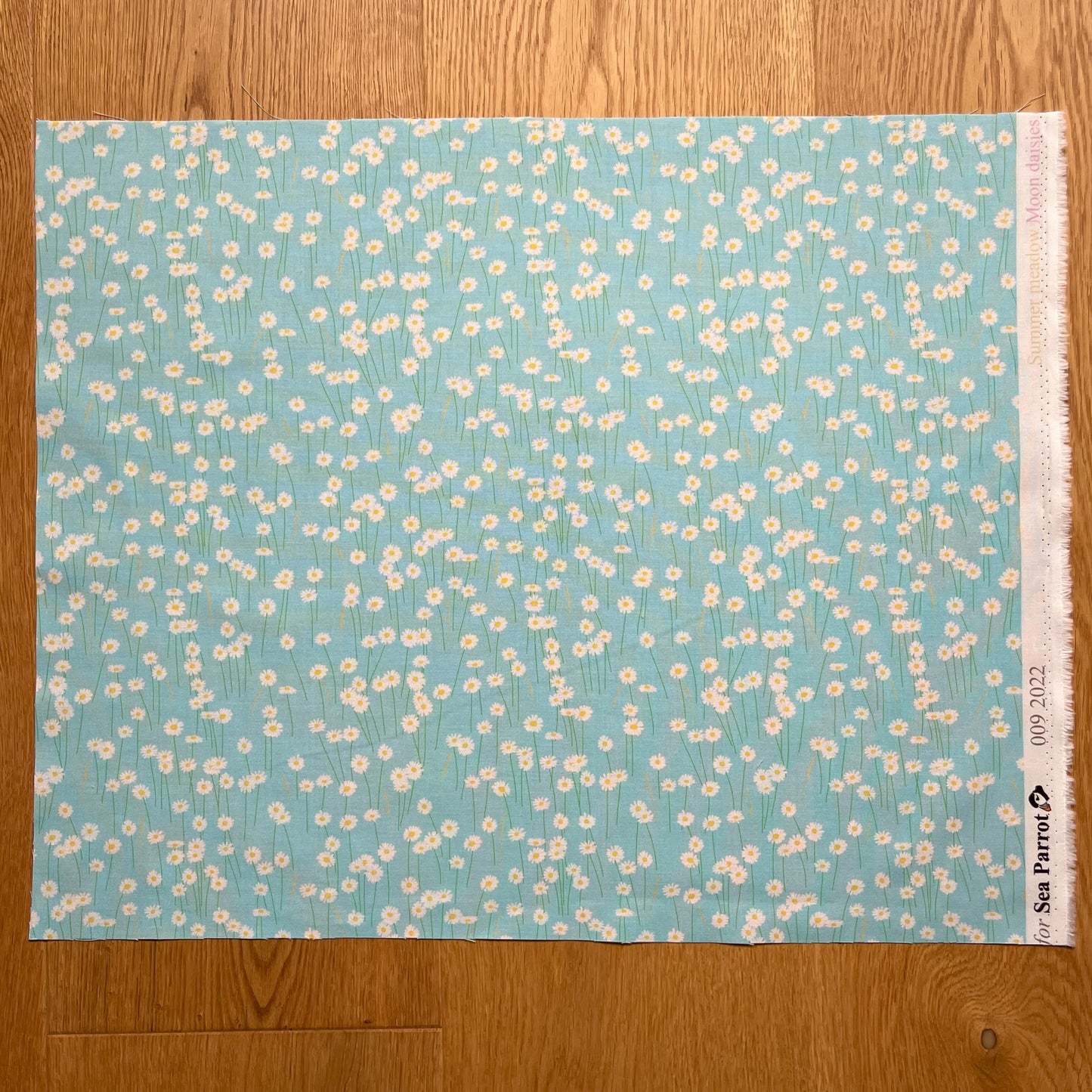 Moon daisies fat quarter