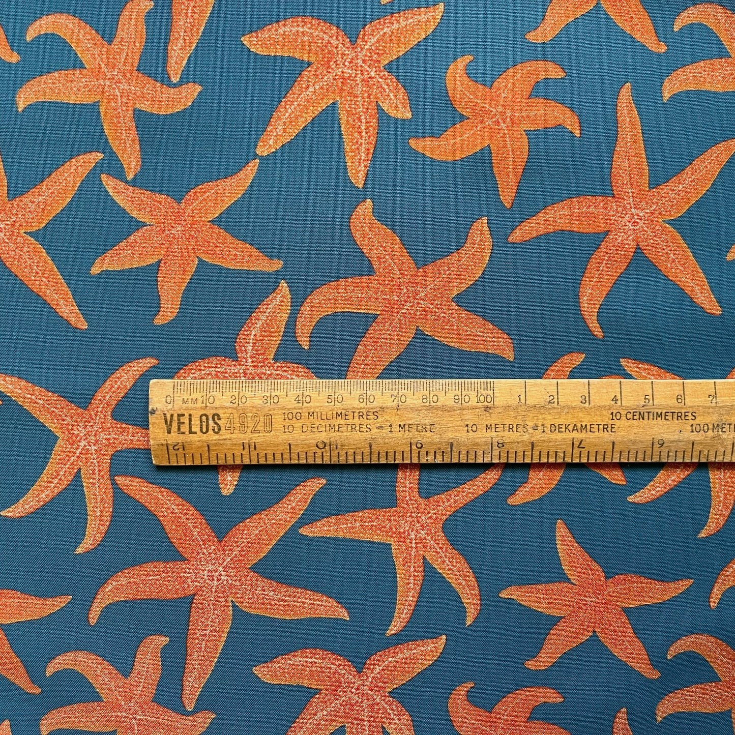 Starfish fat quarter - blue background
