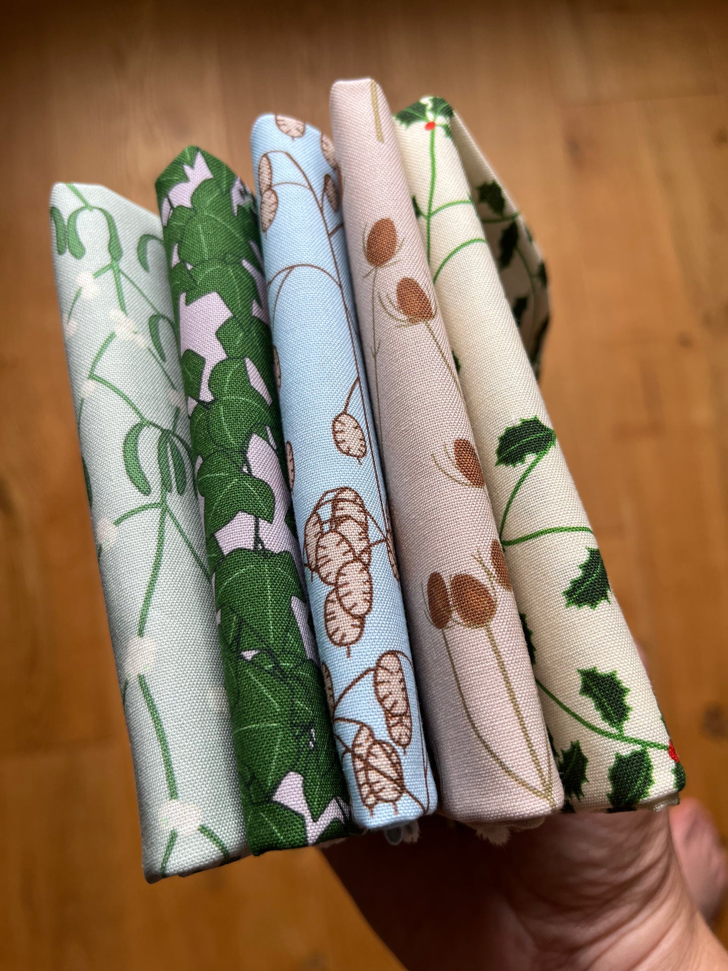 Winter hedgerow fat quarter bundle, 5 designs